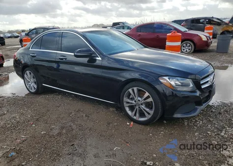 2017 Mercedes-Benz C 300 из США, поврежденный, VIN 55SWF4JB1HU227631